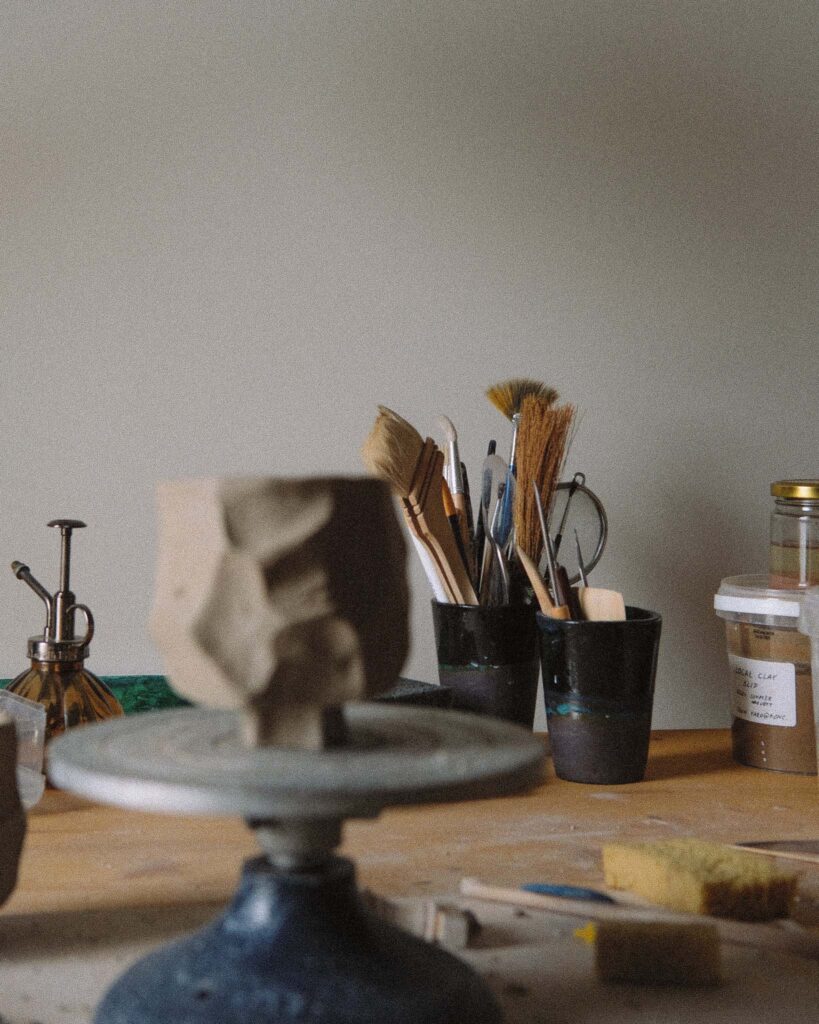 Ondou studio Behind-the-scenes shots of kurinuki cup creation in a tranquil, artistic ceramic studio, showcasing the detailed hand-carving process by the artist.
